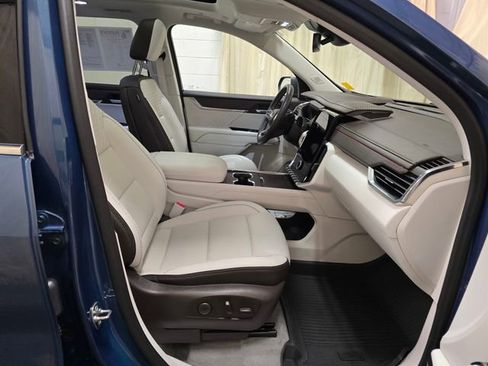 Used 2024 GMC Acadia Denali w/ LPO, Floor Liner Package FWD image 38