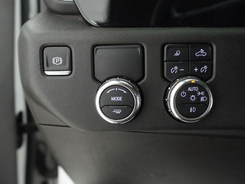 Used 2025 GMC Sierra 1500 SLT RWD image 12