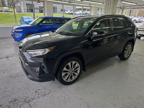 Used 2020 Toyota RAV4 XLE Premium image 2