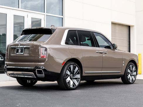 Certified 2025 Rolls-Royce Cullinan AWD/4WD image 19