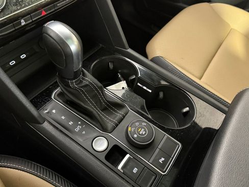 Used 2022 Volkswagen Atlas Cross Sport SEL R-Line image 18