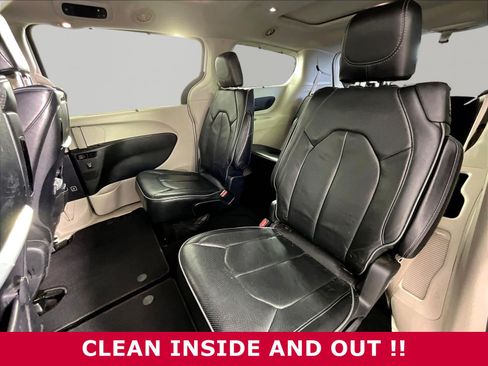 Used 2018 Chrysler Pacifica Limited w/ Tire & Wheel Group FWD image 22
