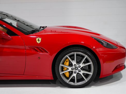 Used 2009 Ferrari California RWD image 19