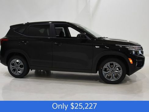 New 2026 Kia Seltos LX FWD image 3