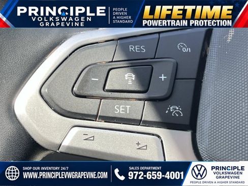 Used 2023 Volkswagen Taos SE w/ Panoramic Sunroof Package FWD image 16
