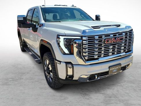 Used 2025 GMC Sierra 2500 Denali w/ Technology Package AWD/4WD image 2