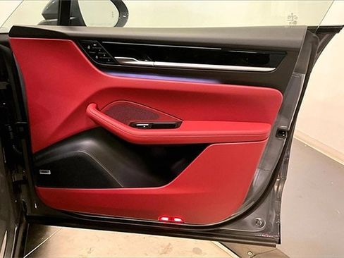 New 2025 Porsche Macan 4S Electric image 21