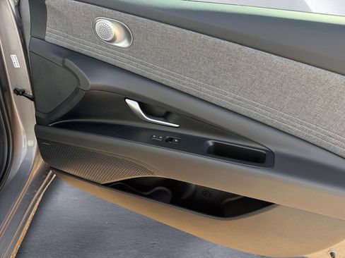 Used 2024 Hyundai Elantra Limited image 15