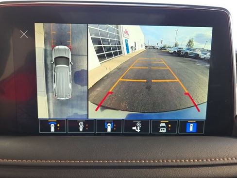Used 2024 GMC Yukon AT4 w/ AT4 Premium Package AWD/4WD image 39
