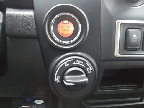 Used 2019 Nissan Titan S image 15