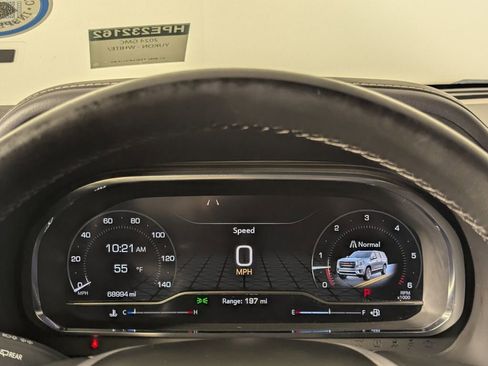 Used 2024 GMC Yukon SLT image 17