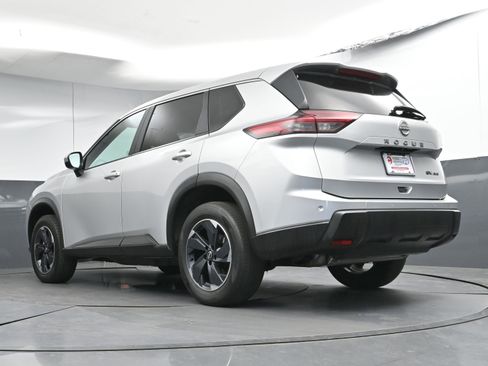 Used 2024 Nissan Rogue SV image 28