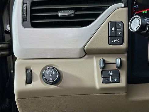 Used 2020 GMC Yukon SLT w/ HD Trailering Package image 12