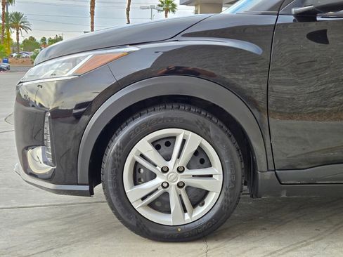 Used 2024 Nissan Kicks S FWD image 11