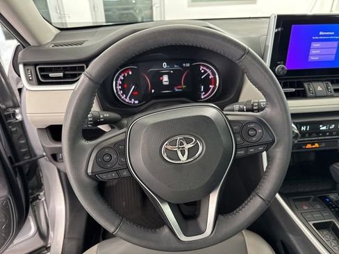 Used 2023 Toyota RAV4 XLE Premium image 32