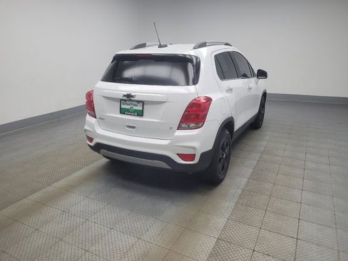 Used 2020 Chevrolet Trax LT w/ Sun & Sound Package FWD image 9