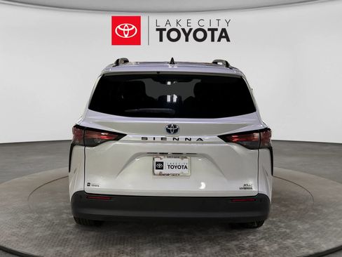 Used 2022 Toyota Sienna XLE FWD image 7