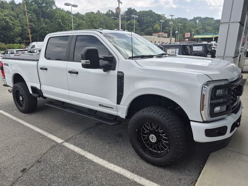 Used 2024 Ford F350 XL w/ STX Appearance Package AWD/4WD image 2