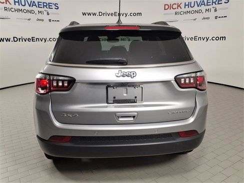 Used 2024 Jeep Compass Limited image 5