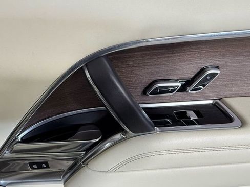 Used 2023 Land Rover Range Rover Long Wheelbase SE image 35