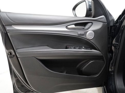 Used 2024 Alfa Romeo Stelvio Veloce image 17