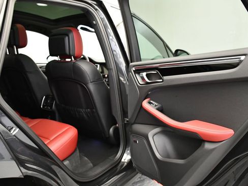 Used 2025 Porsche Macan image 54