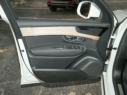 New 2025 Volvo XC90 B6 Plus w/ Protection Package Premier image 10