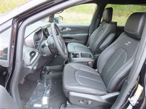 New 2026 Chrysler Pacifica Select w/ S Appearance Package AWD/4WD image 19