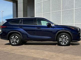 Used 2022 Toyota Highlander XLE video 3