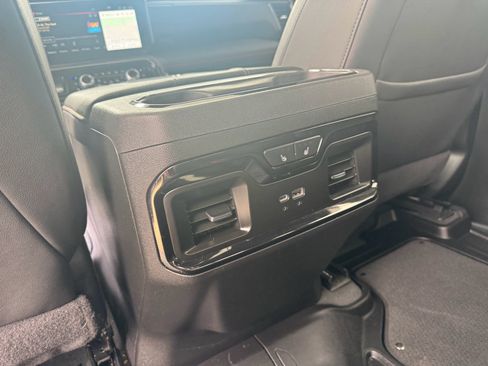 Used 2025 GMC Sierra 2500 AT4 w/ AT4 Preferred Package AWD/4WD image 16