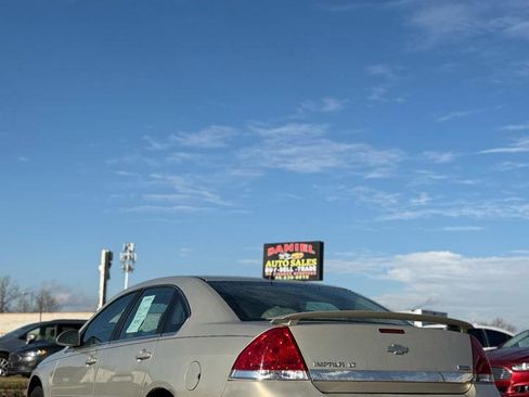Used 2011 Chevrolet Impala LT w/ Luxury Edition Package FWD image 6