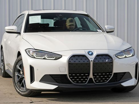 Used 2023 BMW i4 eDrive40 w/ Premium Package image 4