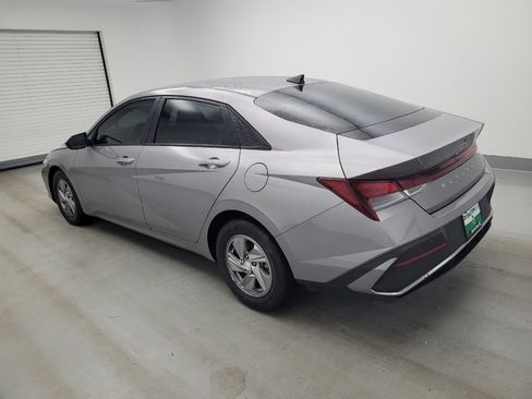 Used 2025 Hyundai Elantra SE FWD image 3
