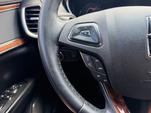 Used 2018 Lincoln MKX Reserve FWD image 12