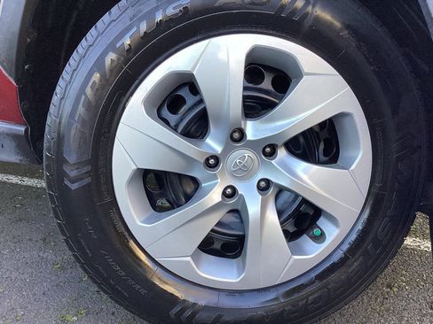 Used 2019 Toyota RAV4 LE image 5