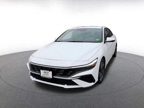 Used 2025 Hyundai Elantra Limited image 7