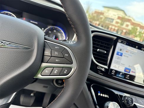 New 2026 Chrysler Pacifica Pinnacle image 16