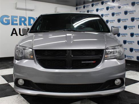 Used 2018 Dodge Grand Caravan SE image 6