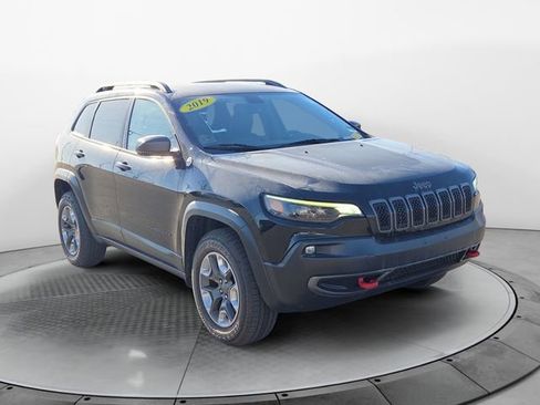 Used 2019 Jeep Cherokee Trailhawk image 7