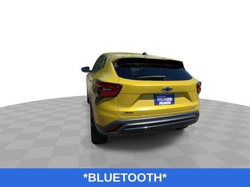 Used 2025 Chevrolet Trax RS FWD image 8