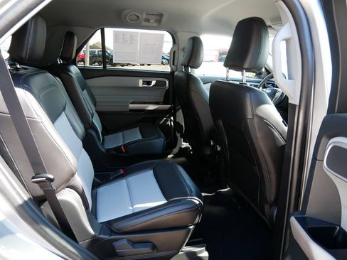 Used 2023 Ford Explorer XLT w/ Equipment Group 202A AWD/4WD image 9