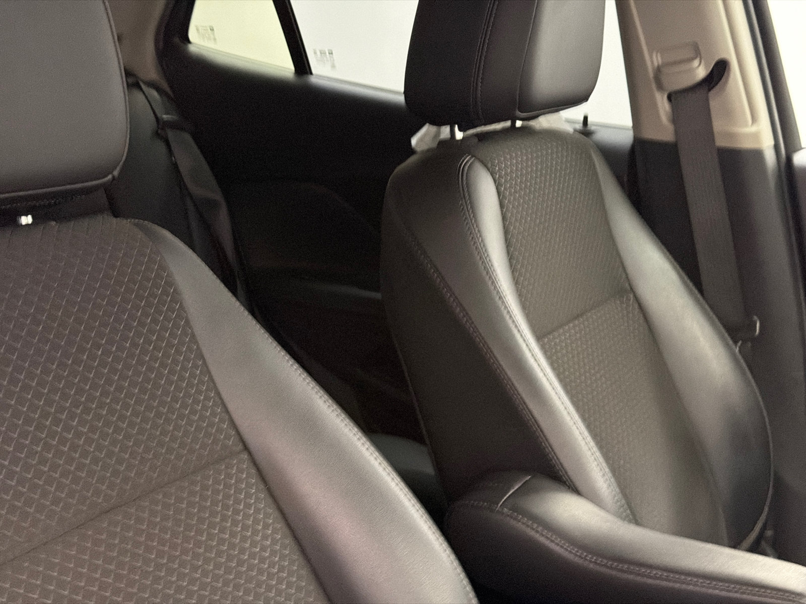 Used 2019 Buick Encore Sport Touring FWD image 9