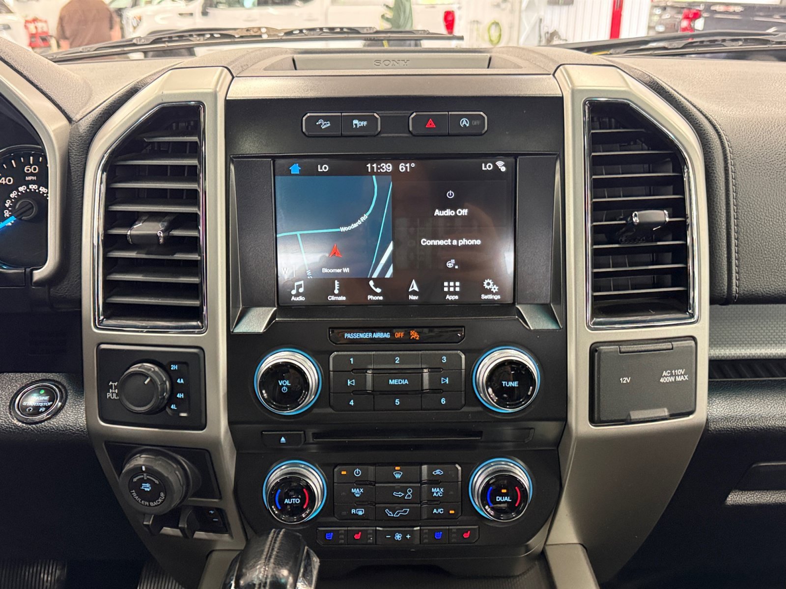 Used 2017 Ford F150 Lariat w/ Equipment Group 502A Luxury AWD/4WD image 18