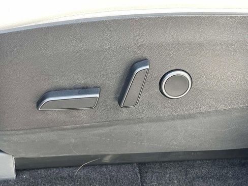 Used 2022 Tesla Model Y Long Range image 7