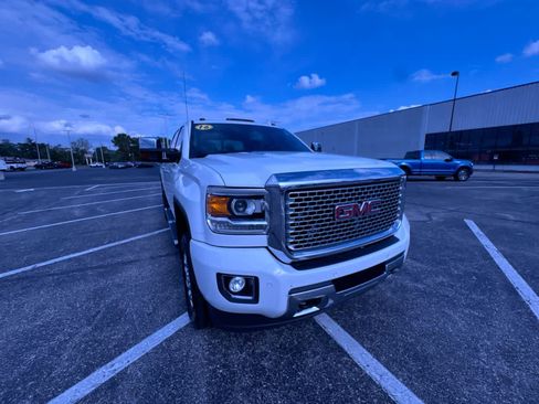 Used 2016 GMC Sierra 2500 Denali w/ Driver Alert Package AWD/4WD image 3