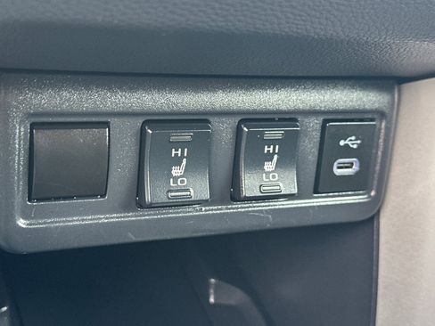 Used 2025 Toyota Corolla Cross XLE image 31