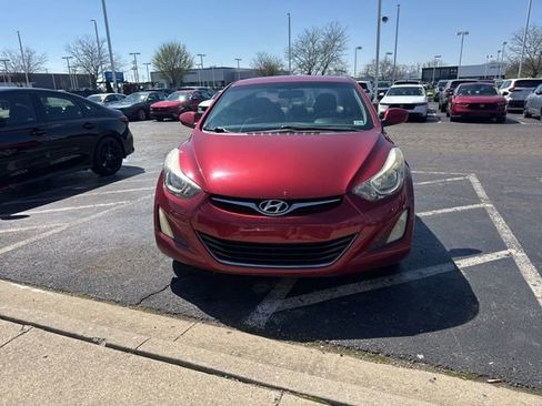 Used 2016 Hyundai Elantra SE image 2