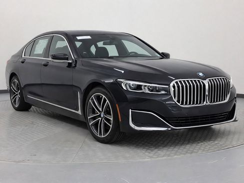 Certified 2022 BMW 750i xDrive w/ Luxury Rear Seating Package image 32