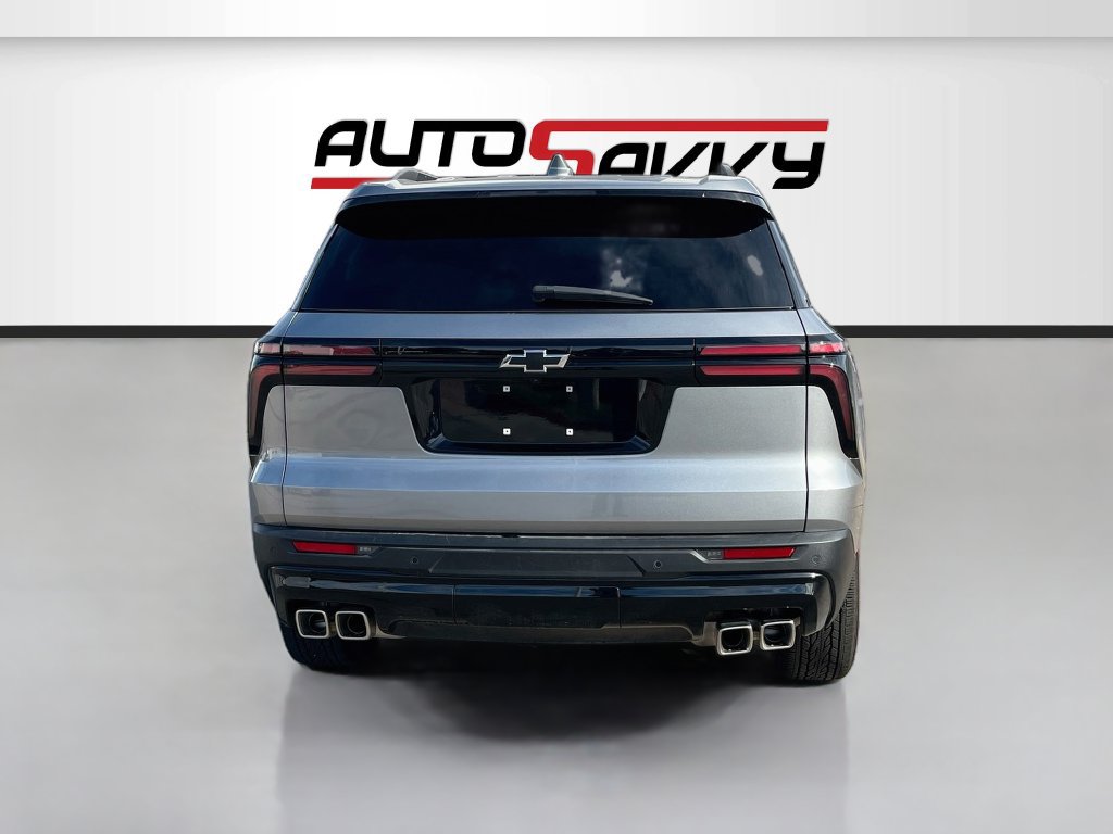 Used 2026 Chevrolet Traverse LT w/ Midnight/Sport Edition FWD image 6