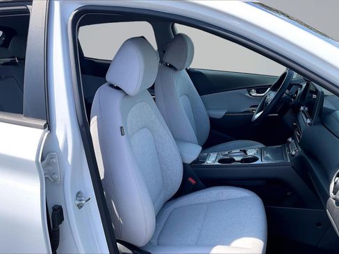 Used 2023 Hyundai Kona SE FWD image 7